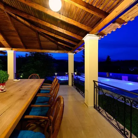 Grand Roubana Villa Gazatika